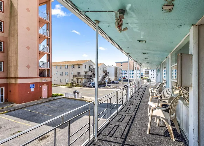 Cheap hotel: Eden Roc Motel