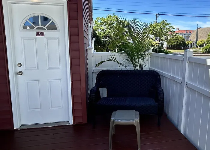 Motel: The Burgundy Inn Hotel And Apartments