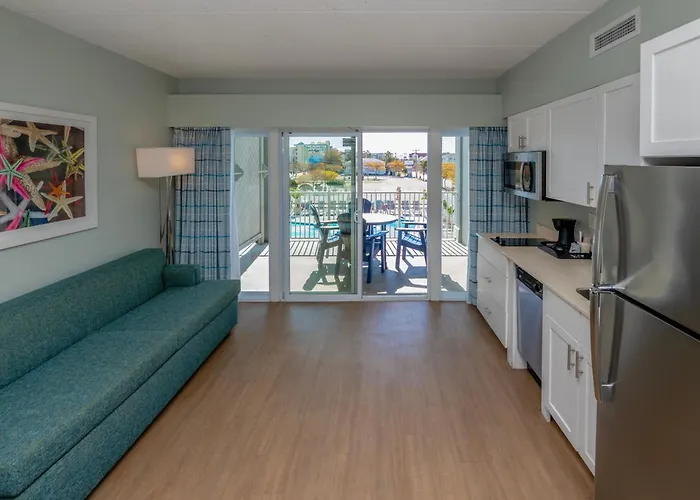 Commander Hotel & Suites